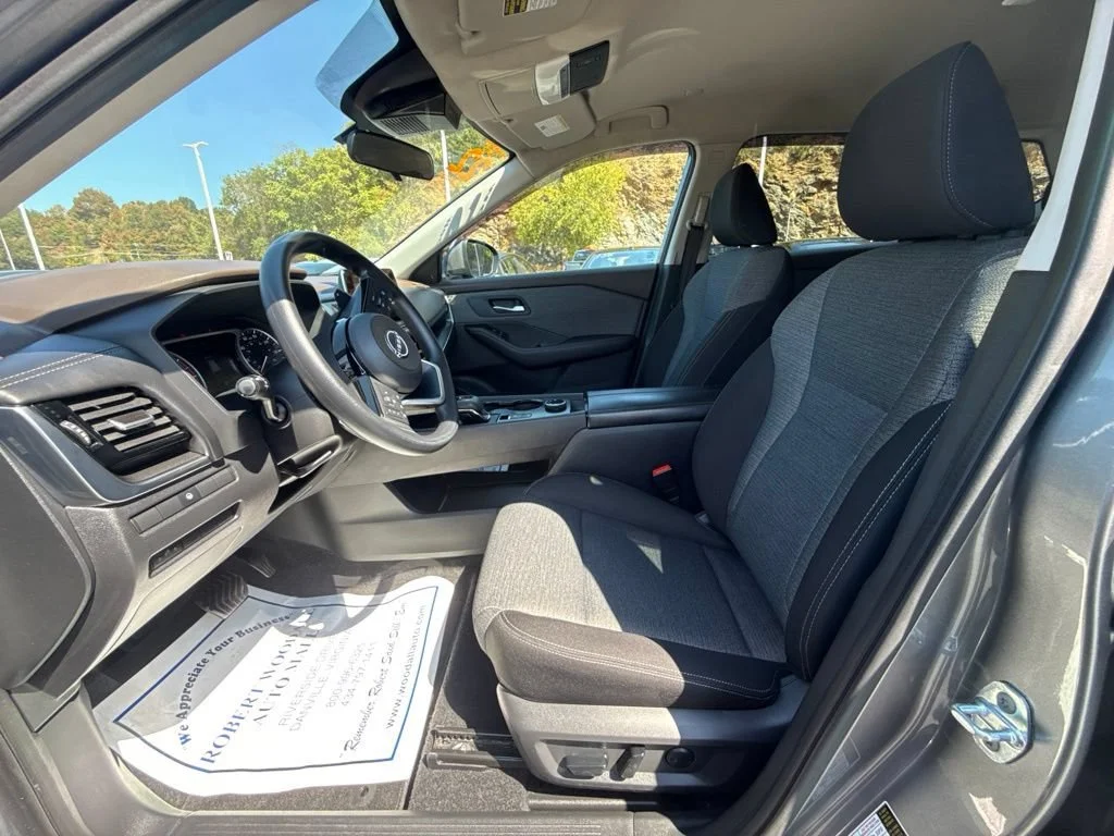 Used 2022 Gray Nissan SV image 17