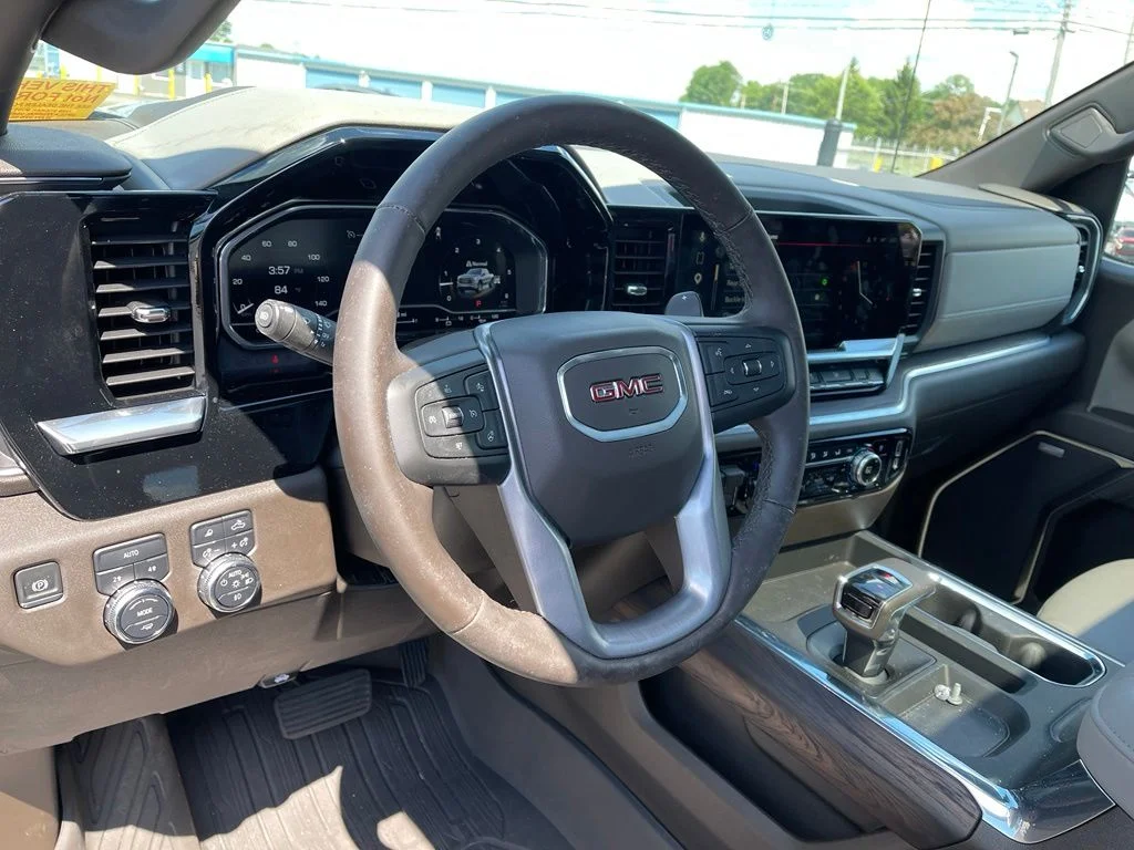 Used 2025 Onyx Black GMC SLT image 10