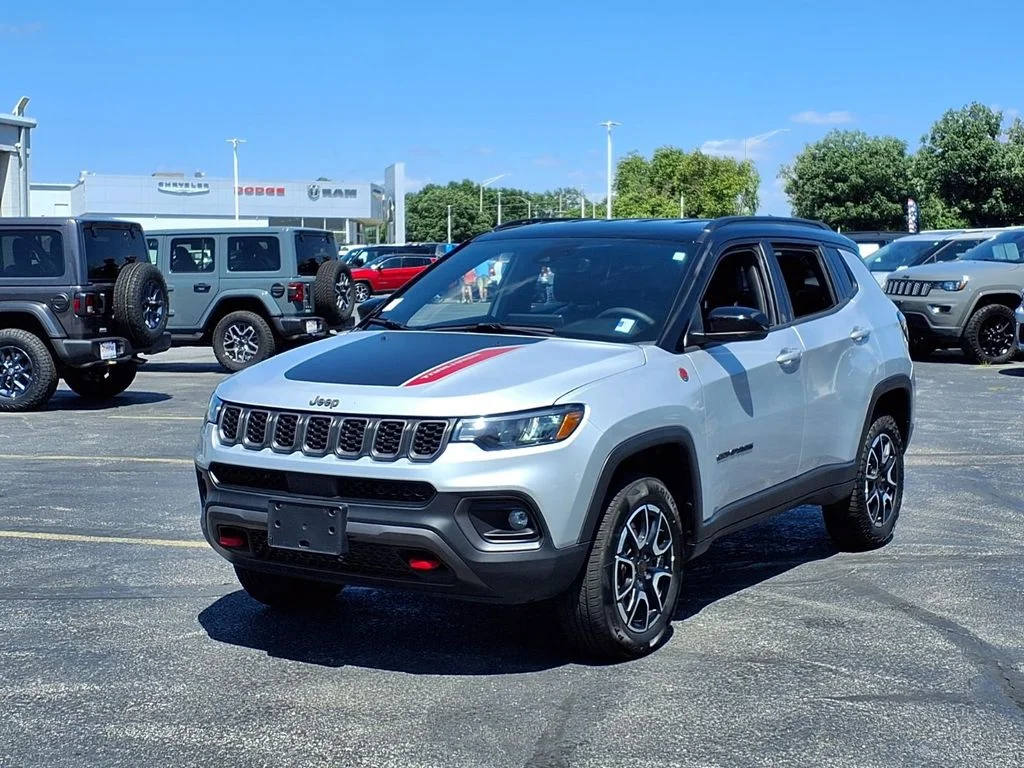 Used 2025 Jeep Compass Trailhawk with VIN 3C4NJDDN7ST532898 for sale in Kansas City