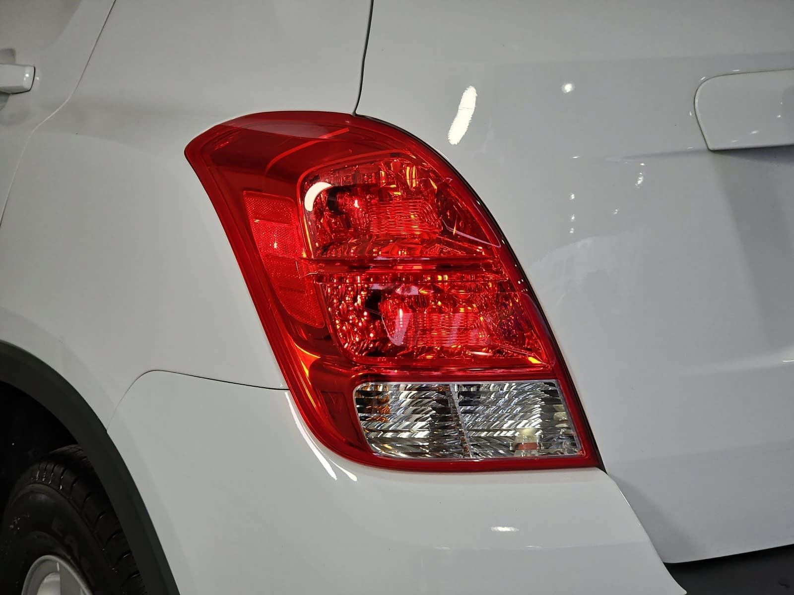 Used 2016 White Chevrolet LS image 29