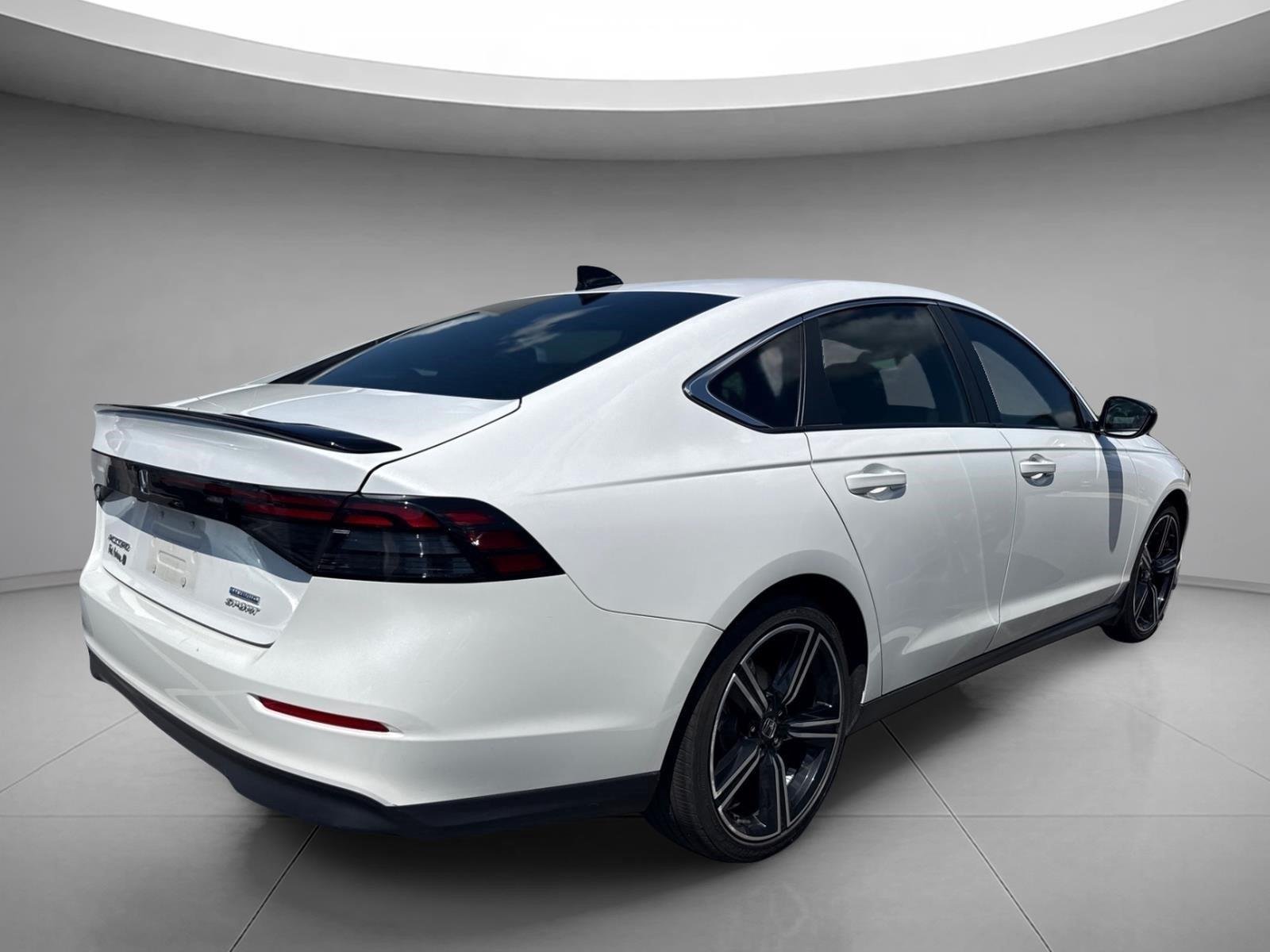 Used 2025 Platinum White Pearl Honda Sport image 14
