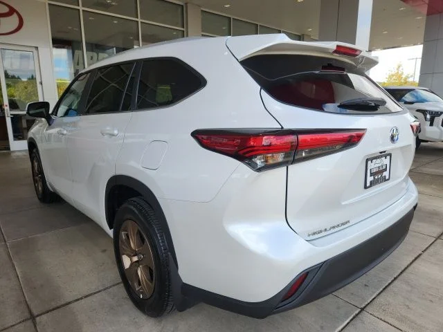 Used 2023 Beige Toyota Bronze Edition image 10