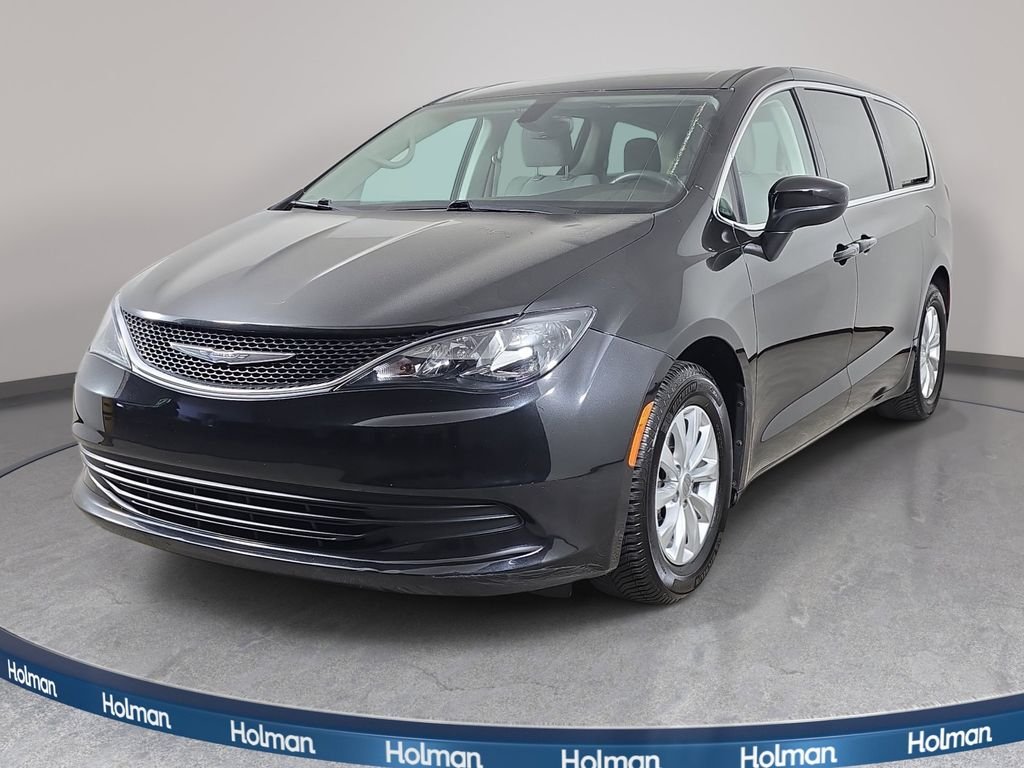 2017 Chrysler Pacifica Touring's photo
