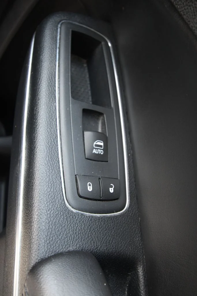 Used 2017 Gray Chrysler Limited image 24