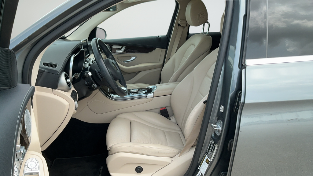 Used 2019  Mercedes-Benz GLC 300 image 17