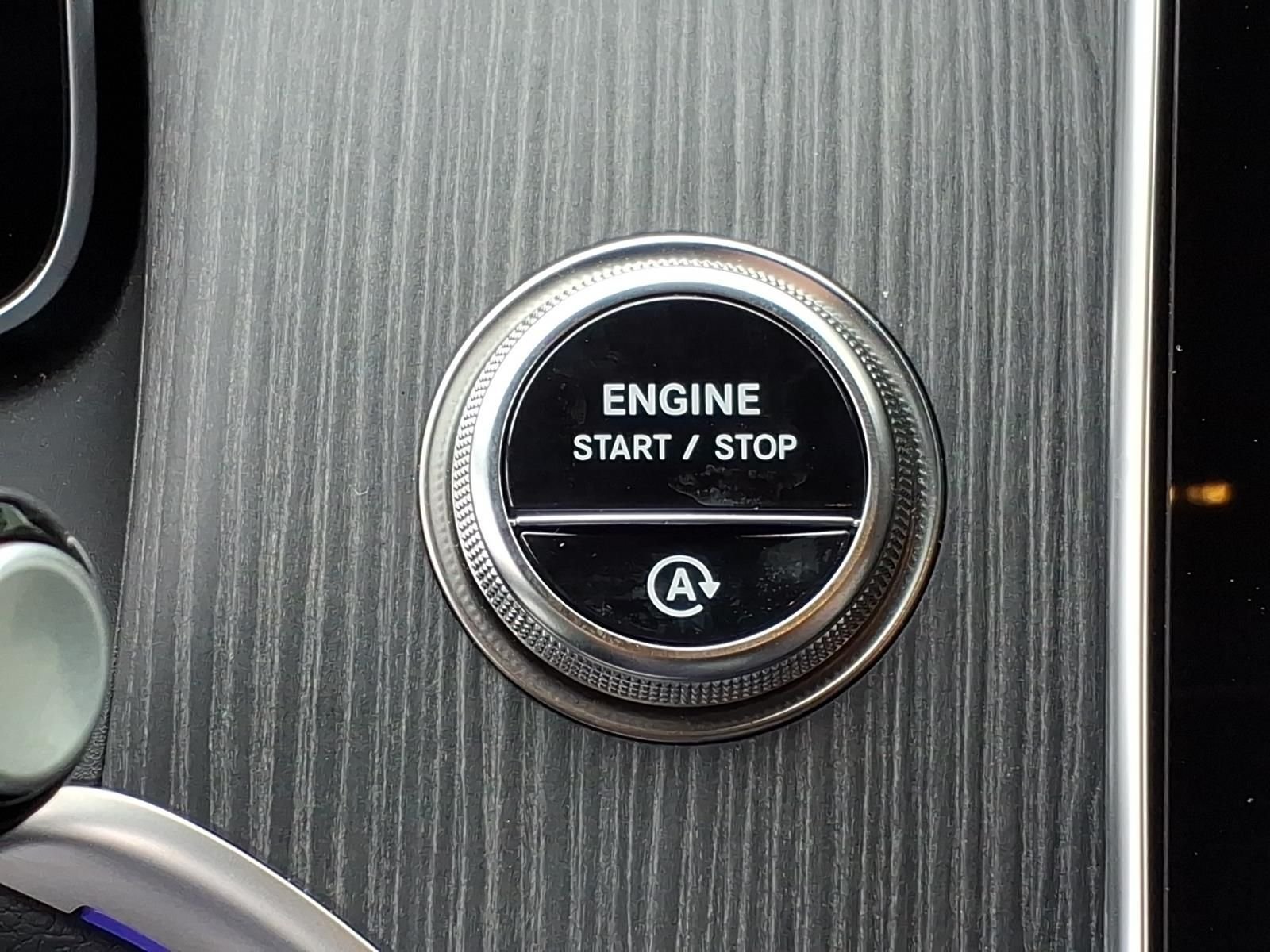 Used 2025 White Mercedes-Benz GLC 300 image 17