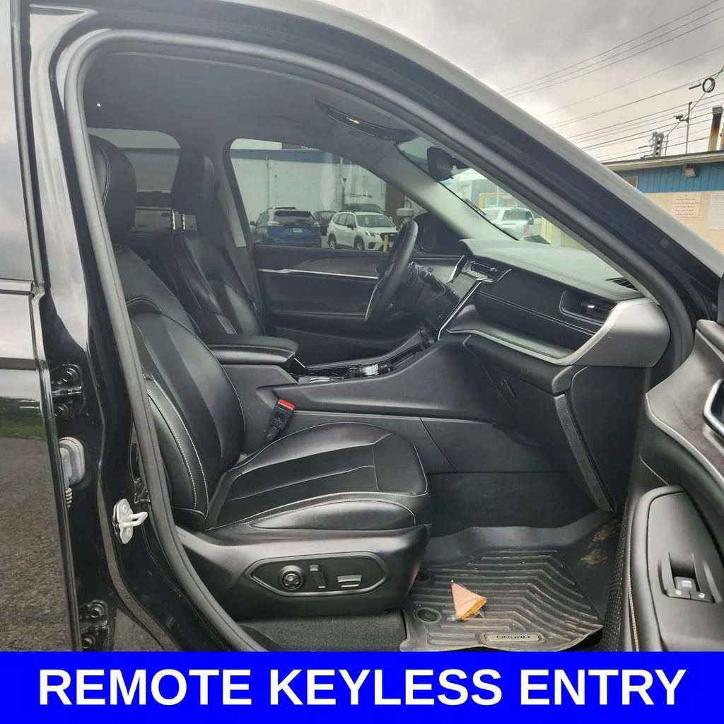 Used 2023 Black Jeep Limited image 10