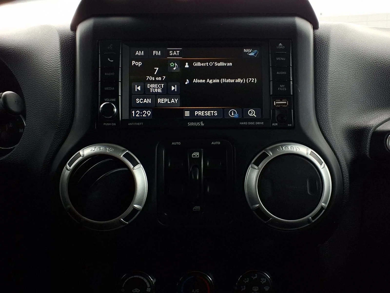 Used 2014 Gray Jeep Unlimited Sahara image 22
