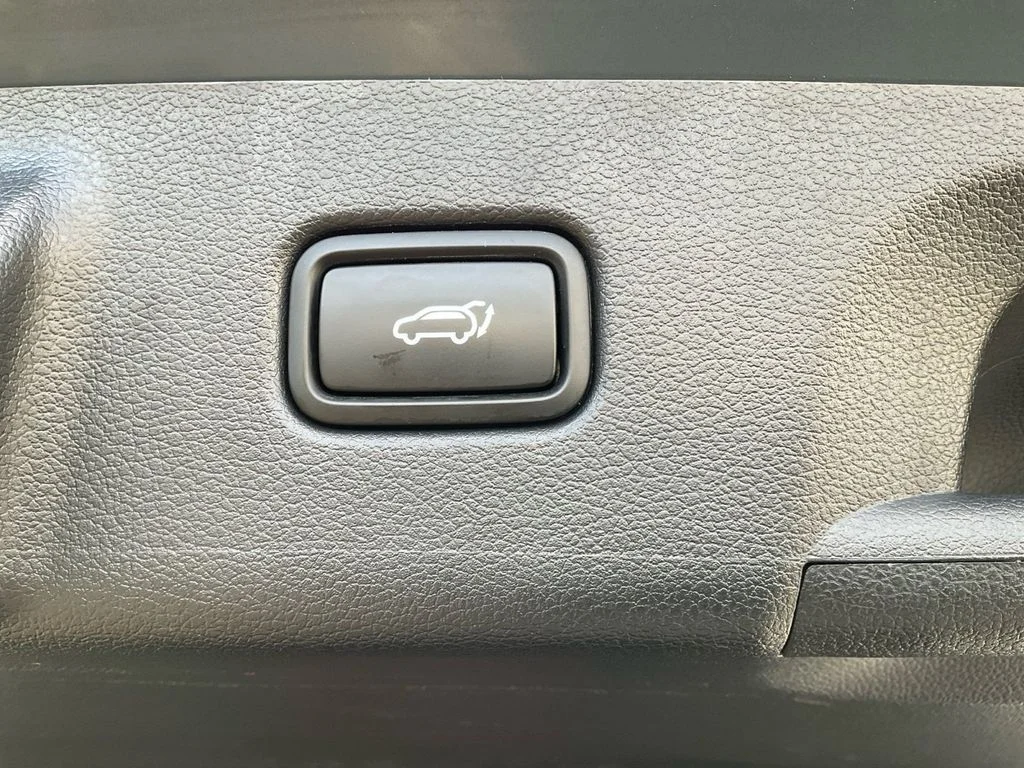 Used 2024 Gray Hyundai SEL image 31