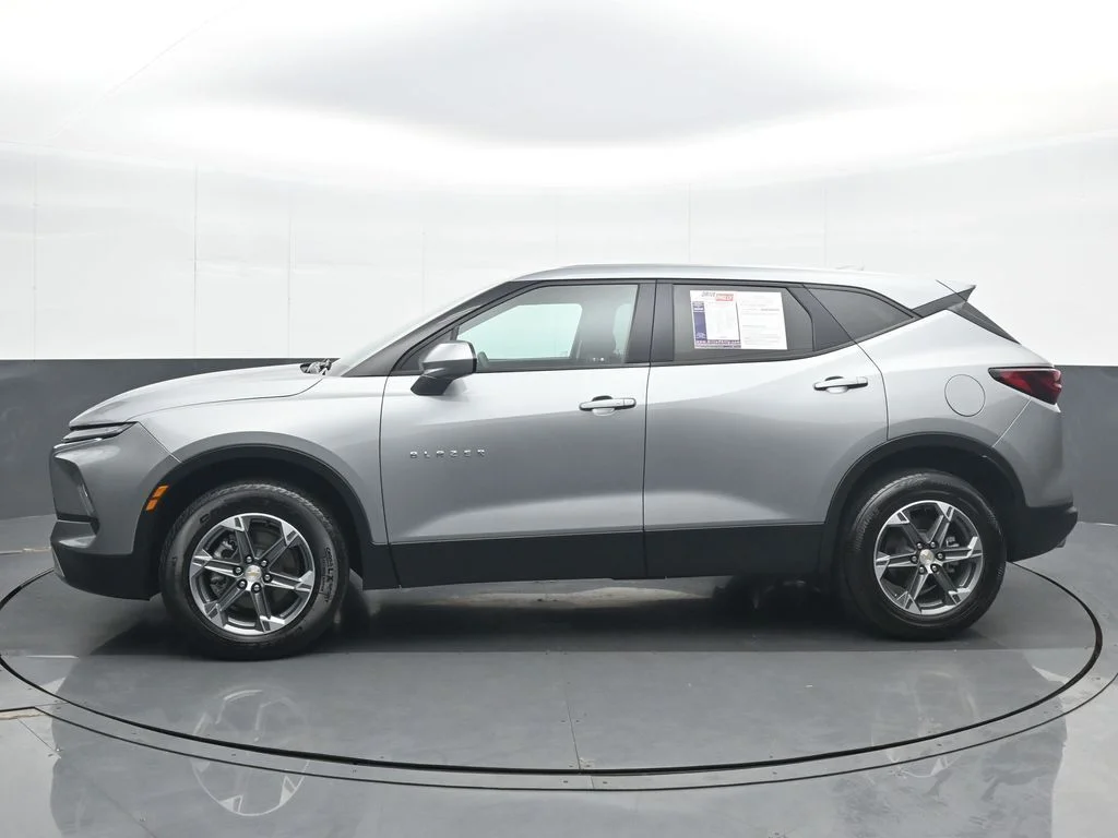 Used 2025 Gray Chevrolet LT image 3