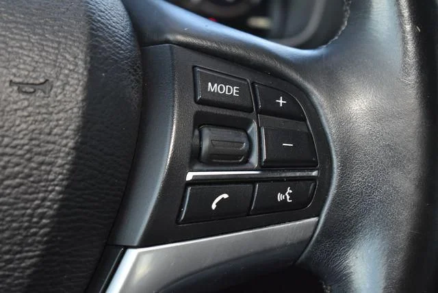 Used 2017 Alpine White BMW xDrive40e image 17