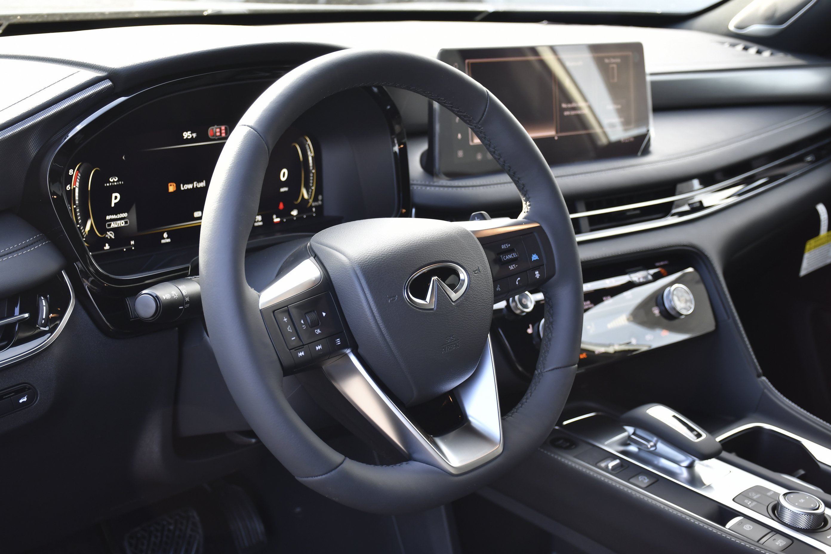 New 2027 GRAPHITE SHADOW INFINITI Luxe AWD image 25