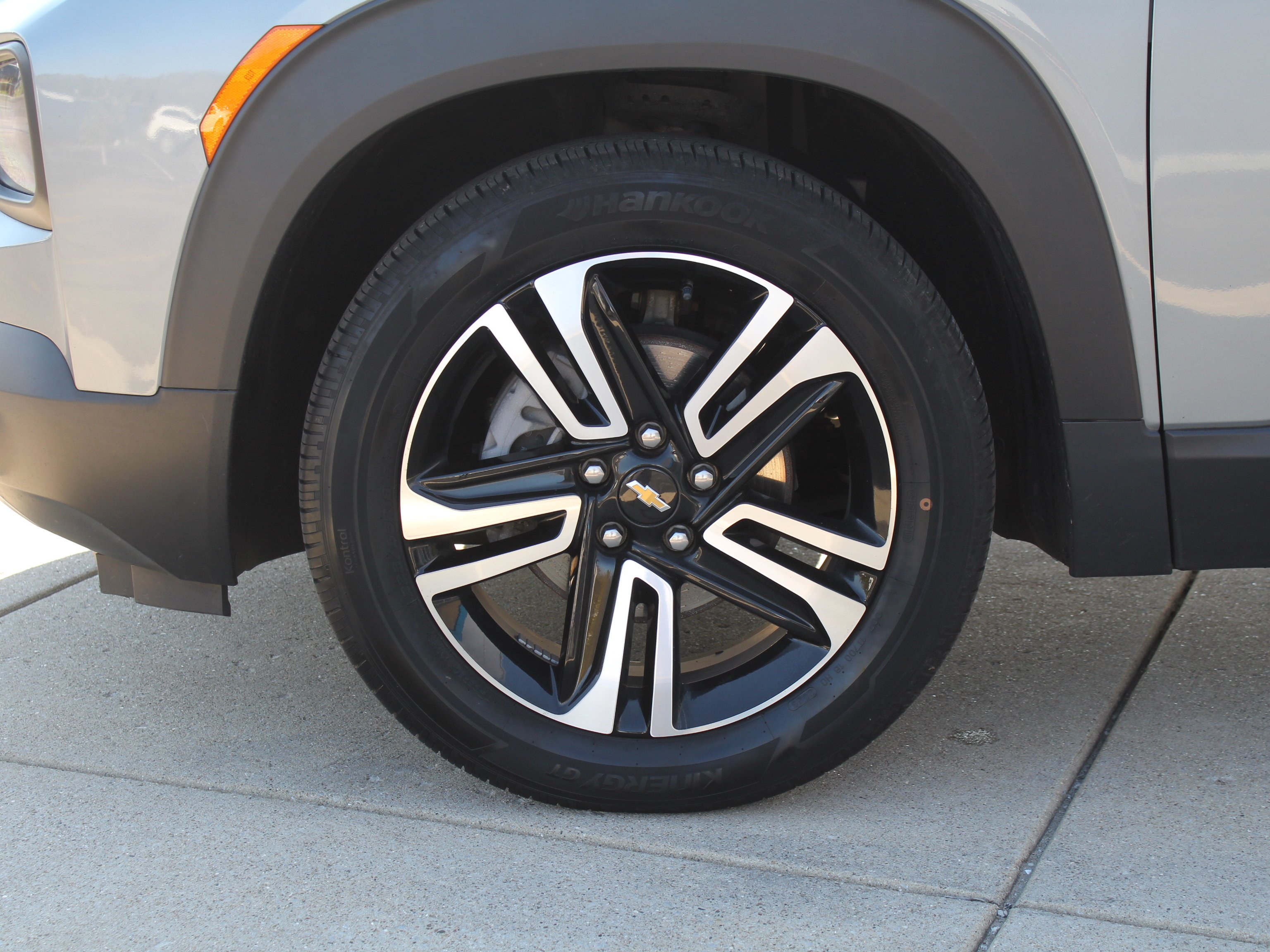 Used 2023 STERLING GRAY METALLIC Chevrolet LT image 31