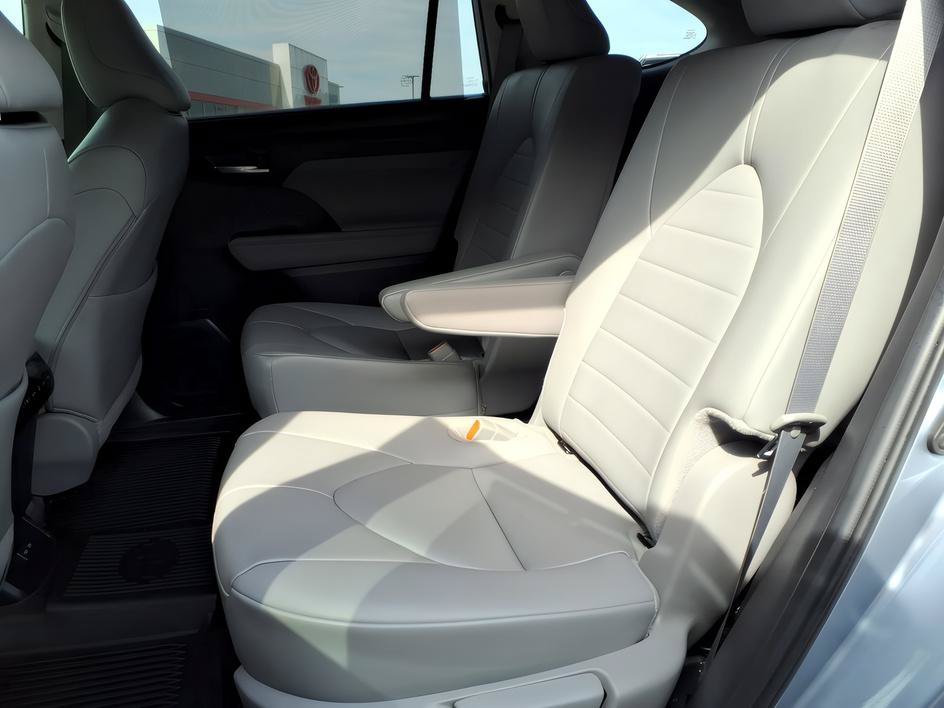 Used 2024 Moon Dust Toyota LE image 13
