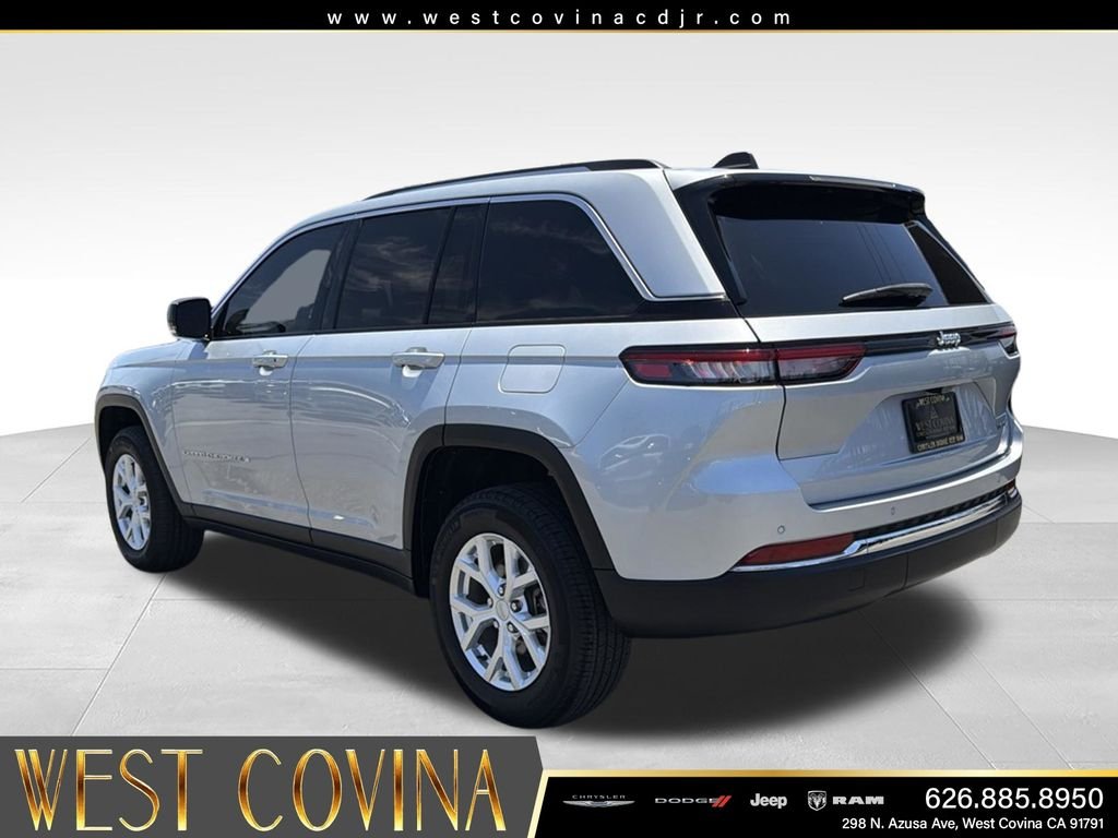 Used 2023 Silver Jeep Limited image 7