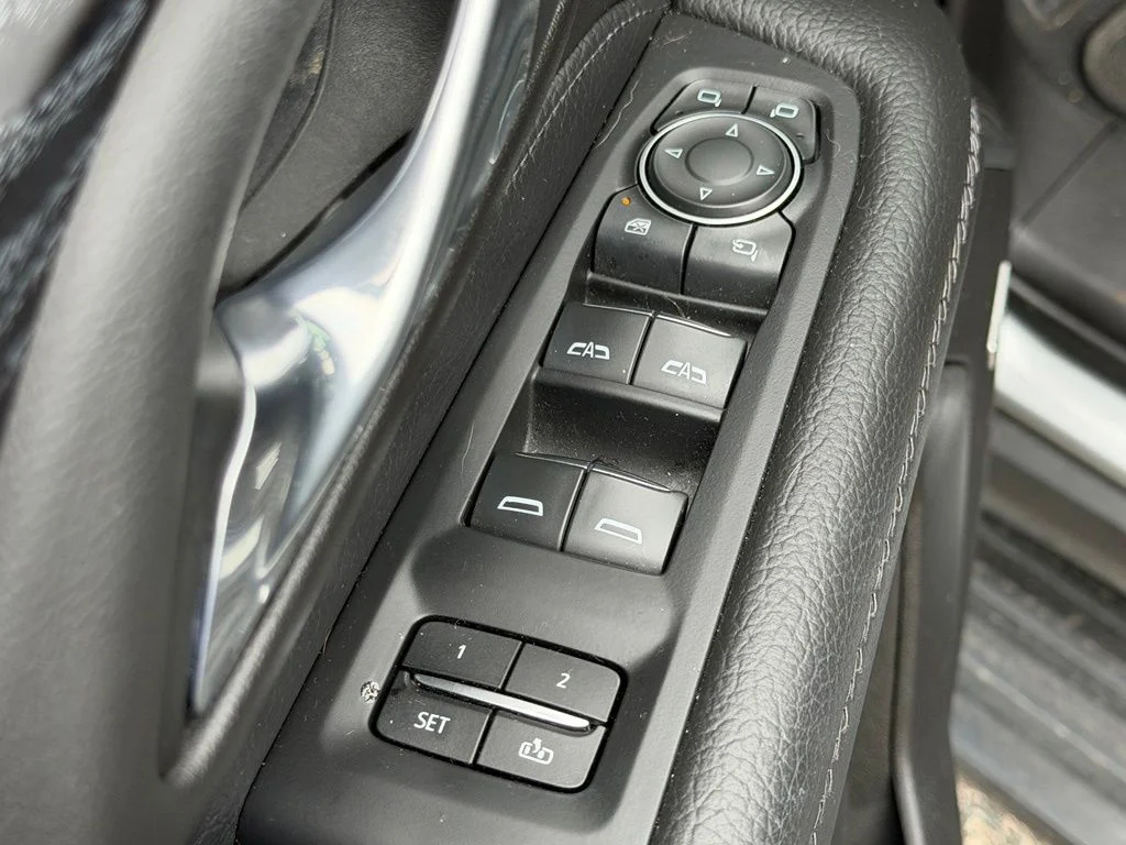 Used 2023 Silver GMC Denali image 22