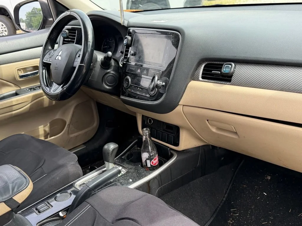 Used 2017  Mitsubishi SE image 13