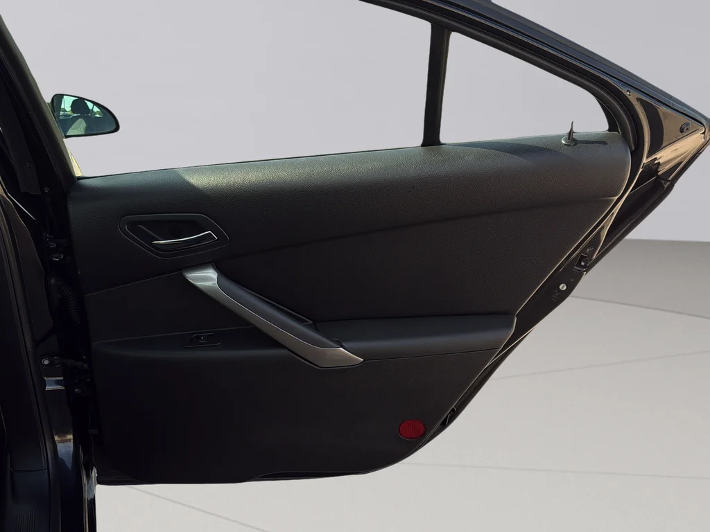 Used 2009 Carbon Black Metallic Pontiac Base image 28
