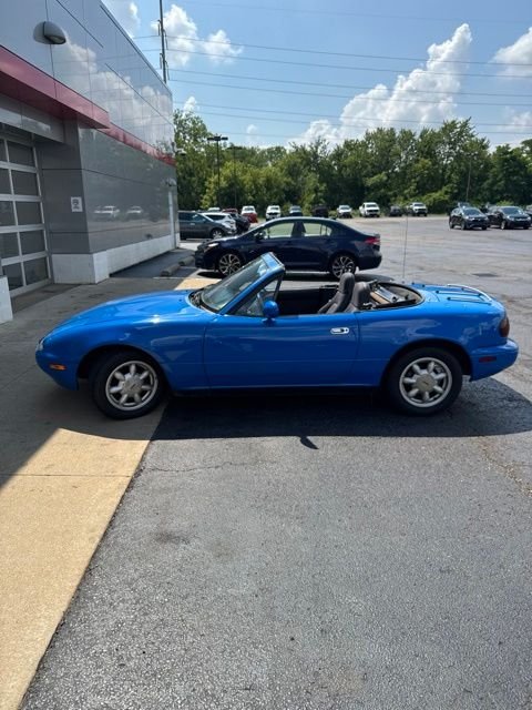 Used 1990 Blue Mazda Base image 2