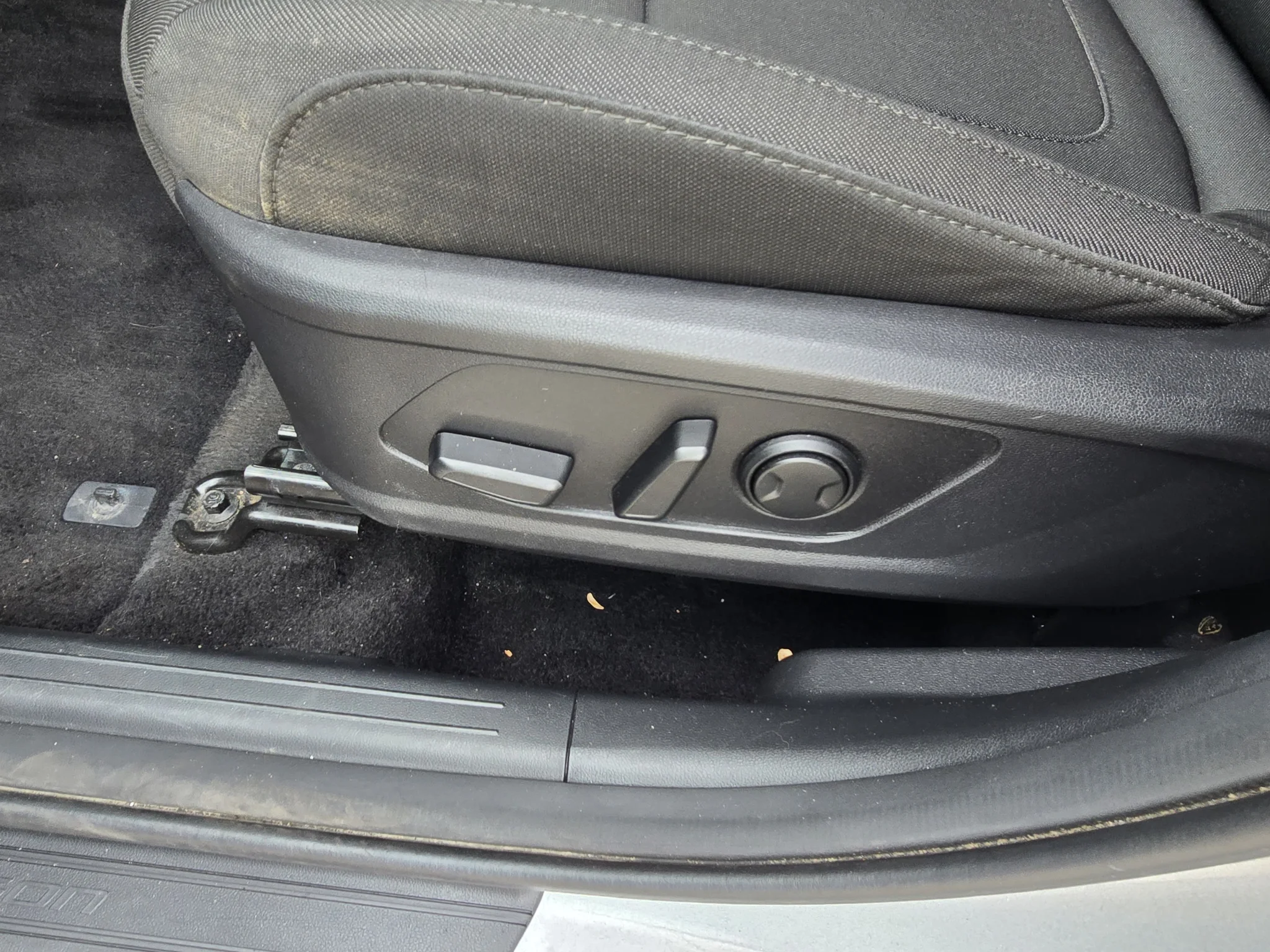 Used 2023 Shimmering Silver Hyundai Blue image 17