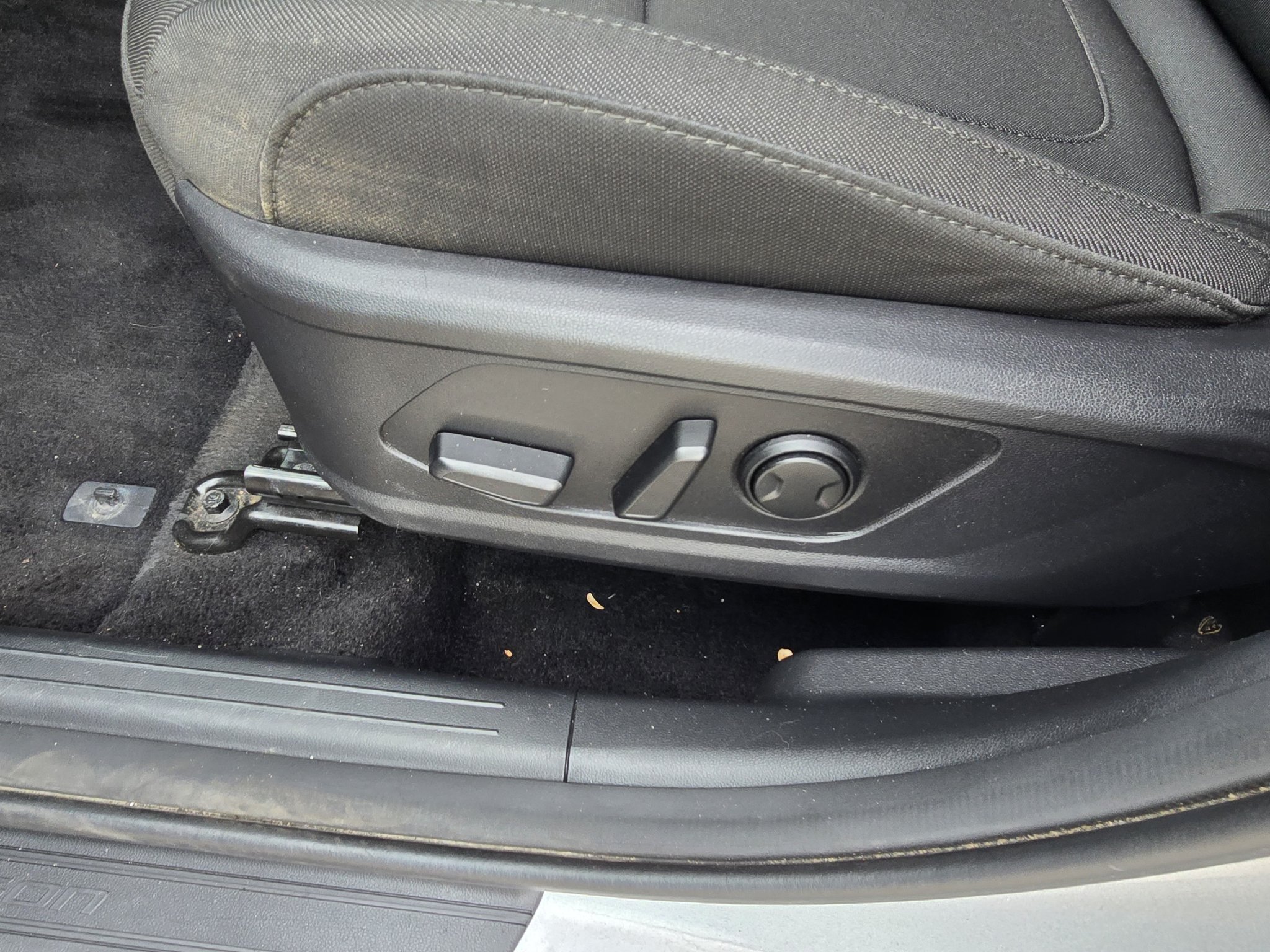 Used 2023 Shimmering Silver Hyundai Blue image 16
