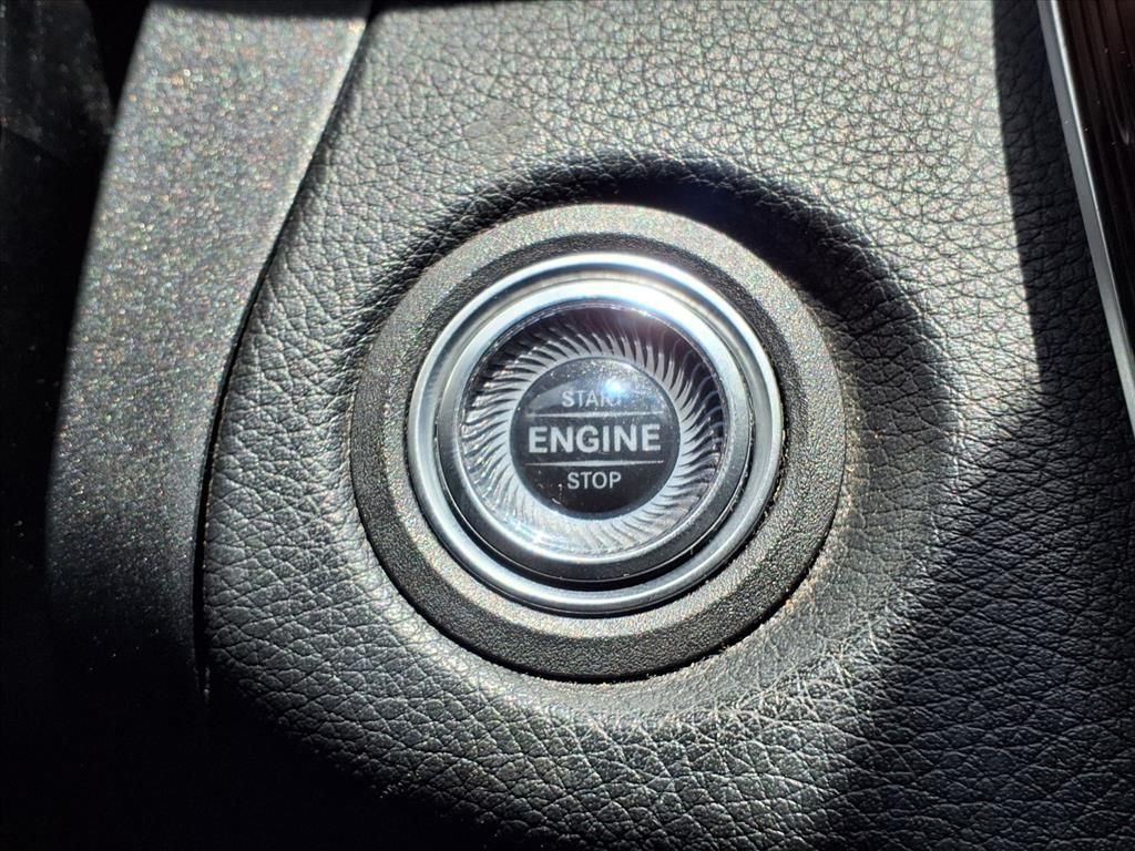 Used 2021  Mercedes-Benz C 300 image 23