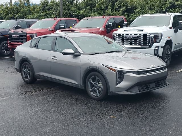 2025 Kia K4 LXS AT's photo