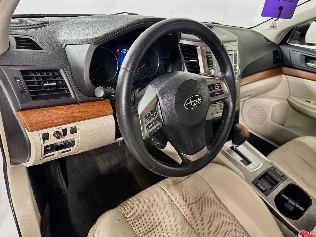 Used 2014 White Subaru 2.5i image 9
