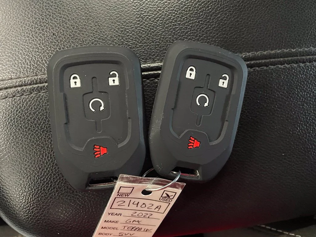 Used 2022 Black GMC SLE image 18