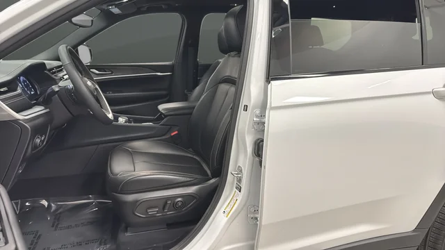 Used 2024 Bright White Clearcoat Jeep Limited image 9