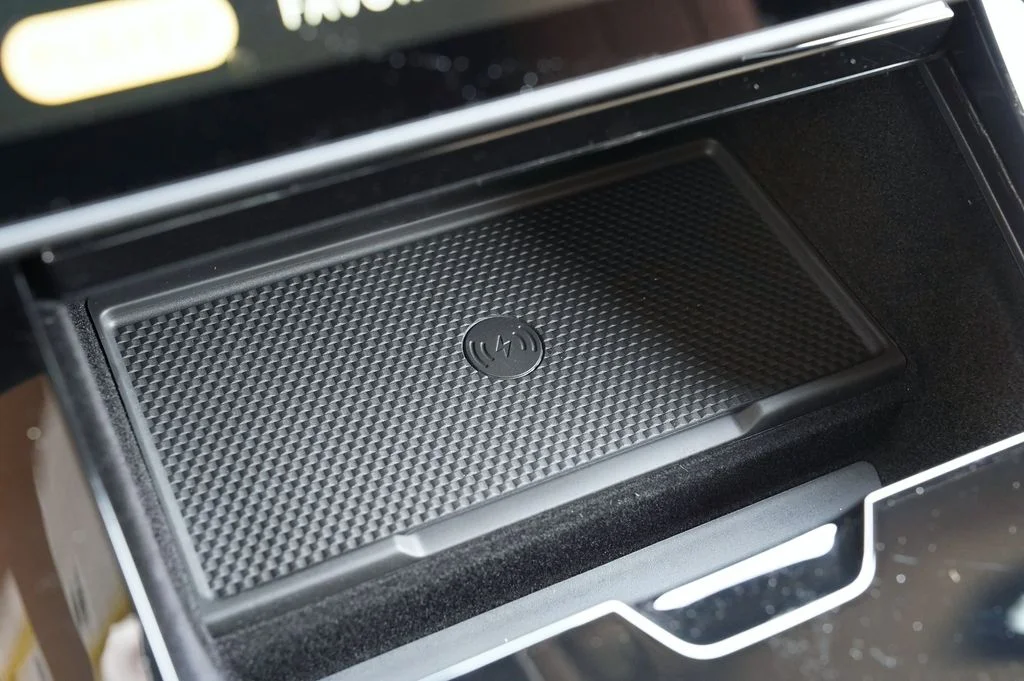 New 2026 Carpathian Grey Land Rover Dynamic SE image 30