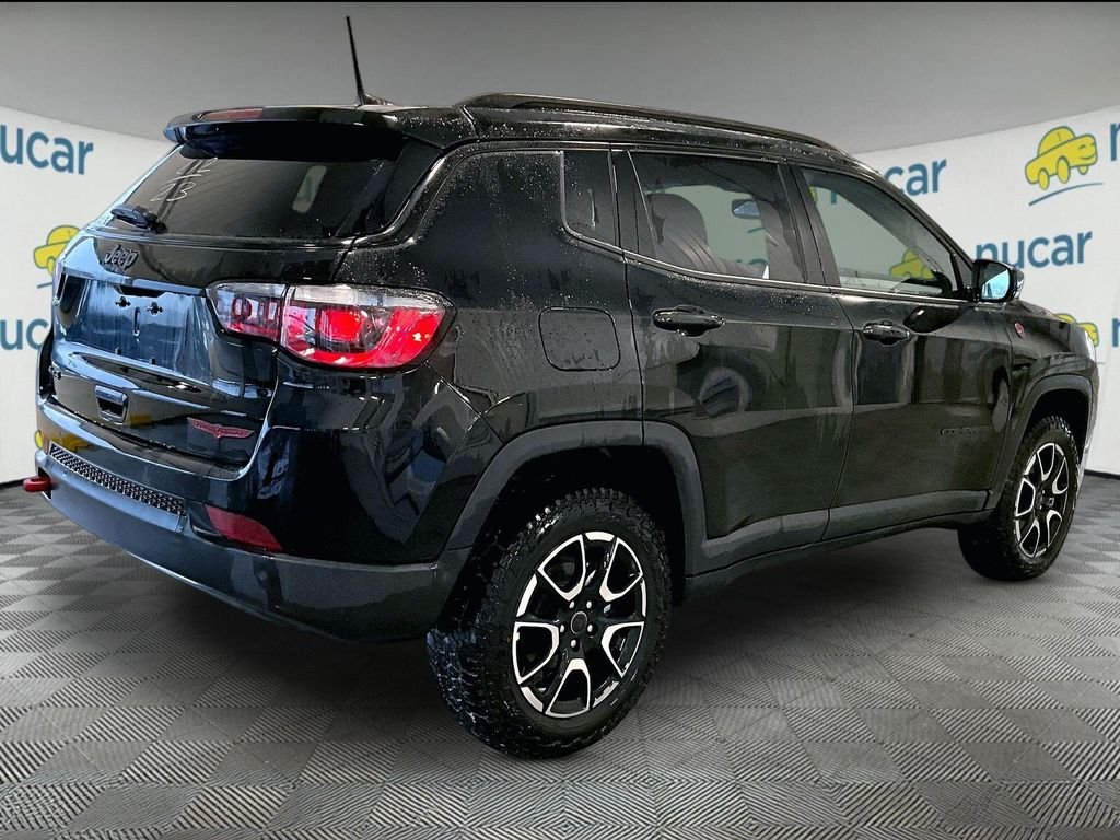 New 2026 Diamond Black Crystal Pearlcoat Jeep Trailhawk image 7