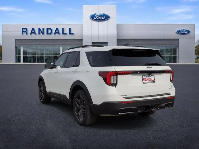 New 2026 Star White Metallic Tri-Coat Ford ST-Line image 4