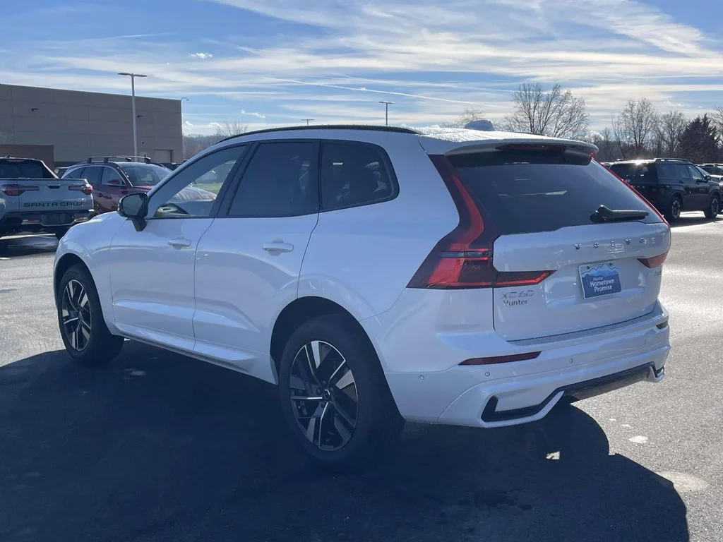 New 2026 Crystal White Volvo Plus image 25