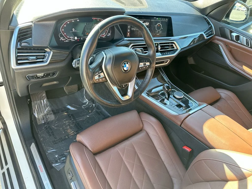 Used 2023 White BMW sDrive40i image 3