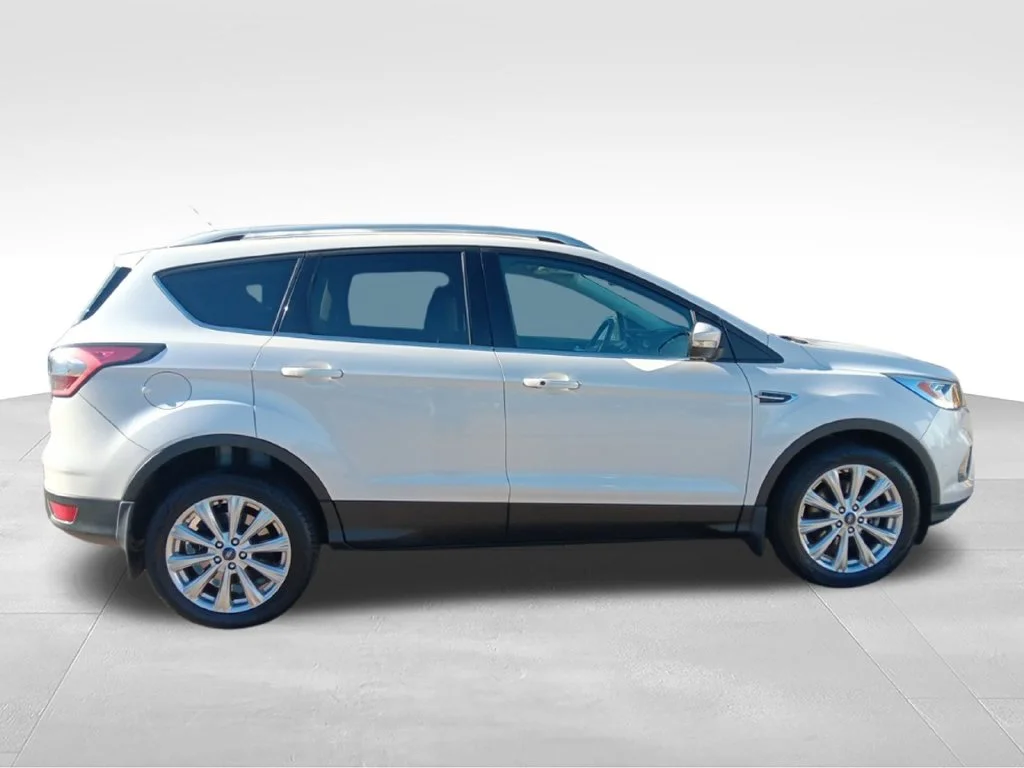 Used 2017 White Platinum Metallic Tri-Coat Ford Titanium image 8