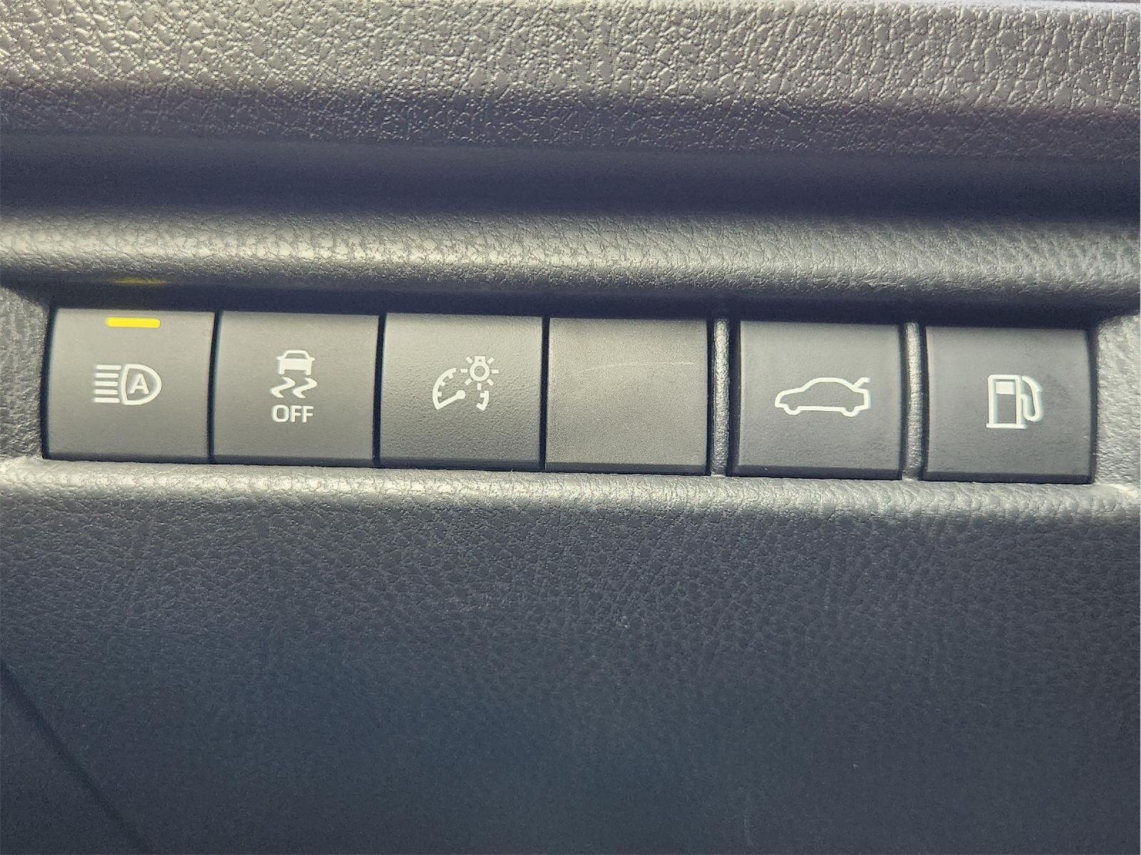 2025 Toyota Camry photo 22 of 33