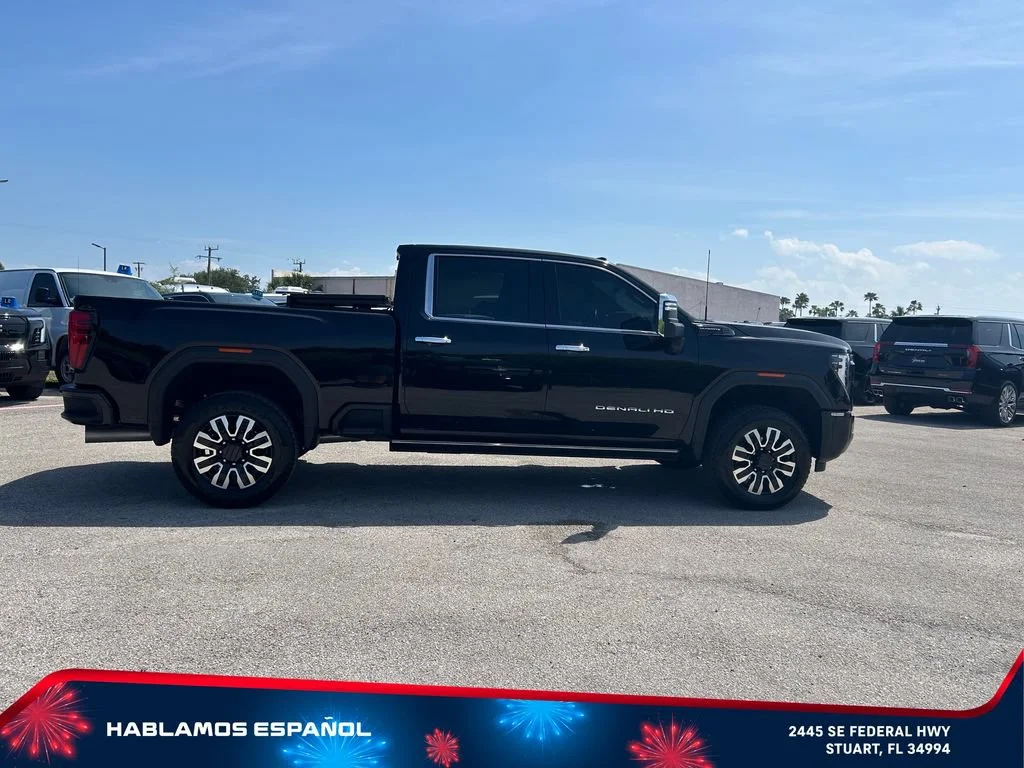 Used 2025 Onyx Black GMC Denali Ultimate image 4