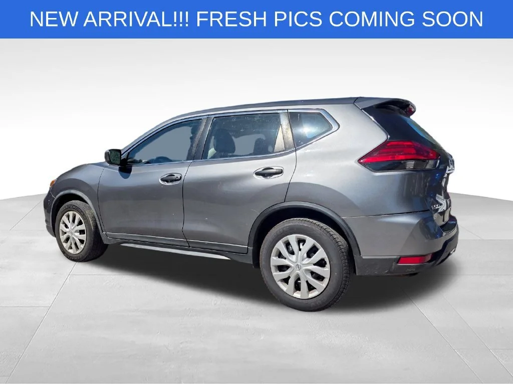 Used 2017 Gray Nissan S image 4