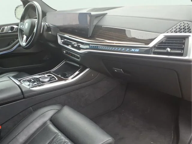 Used 2025  BMW xDrive50e image 24