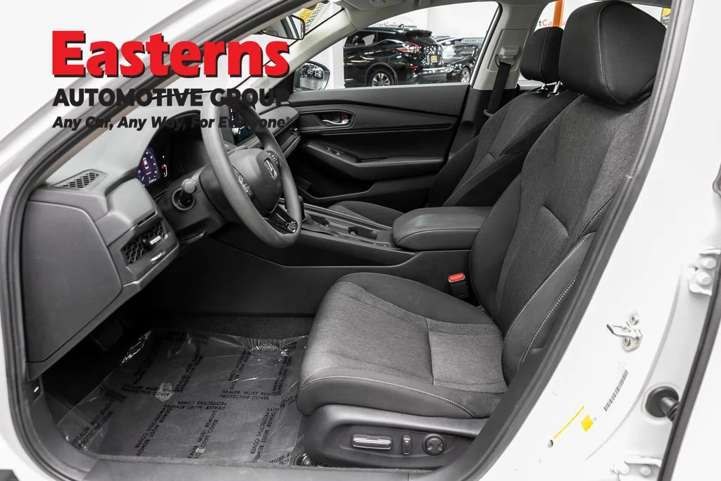 Used 2026 White Honda SE image 14
