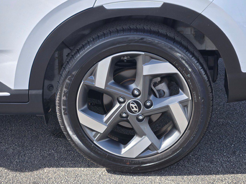 Certified Used 2023 Lunar Hyundai Limited image 13