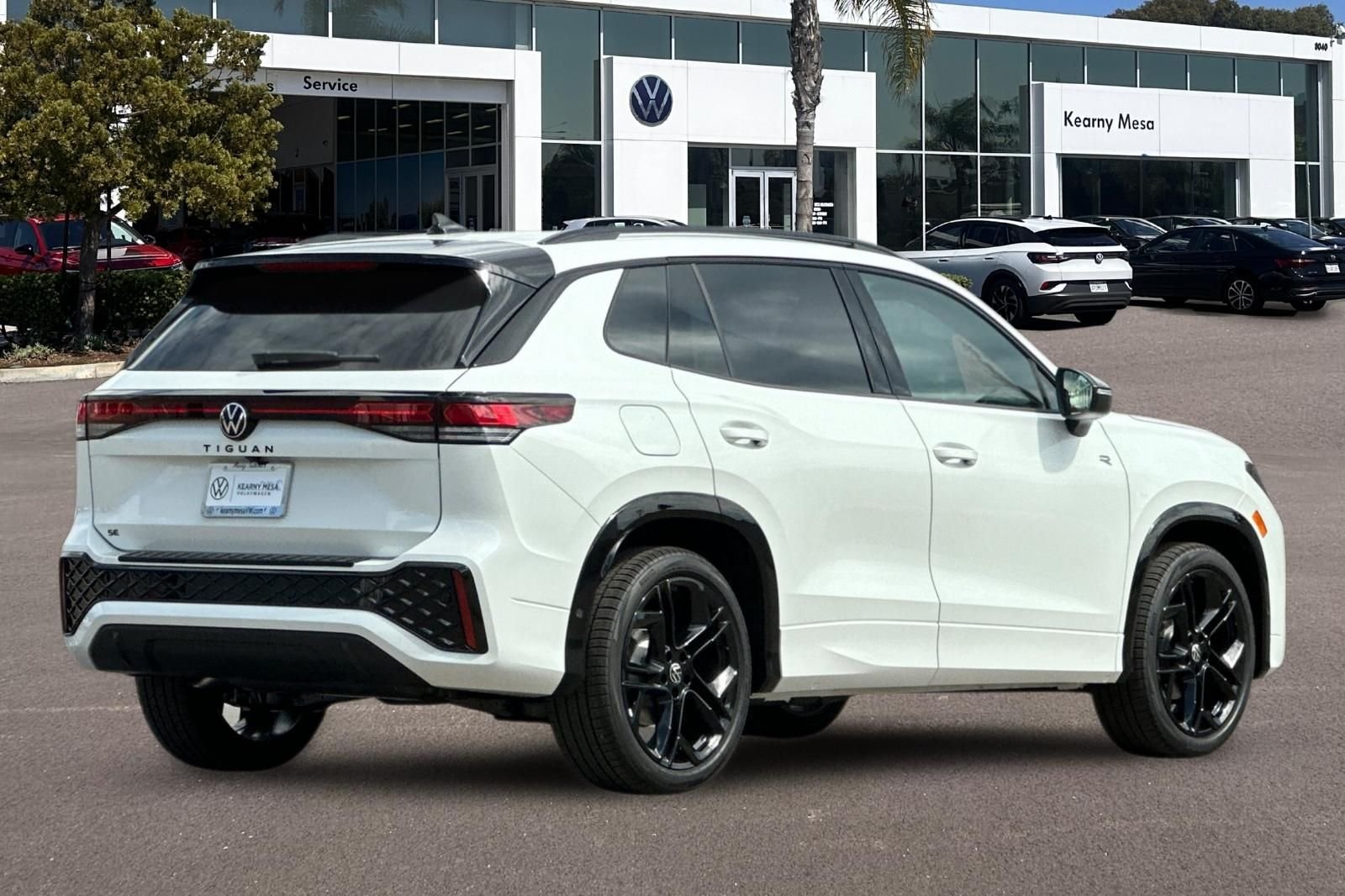 New 2026  Volkswagen 2.0T SE R-Line Black image 4