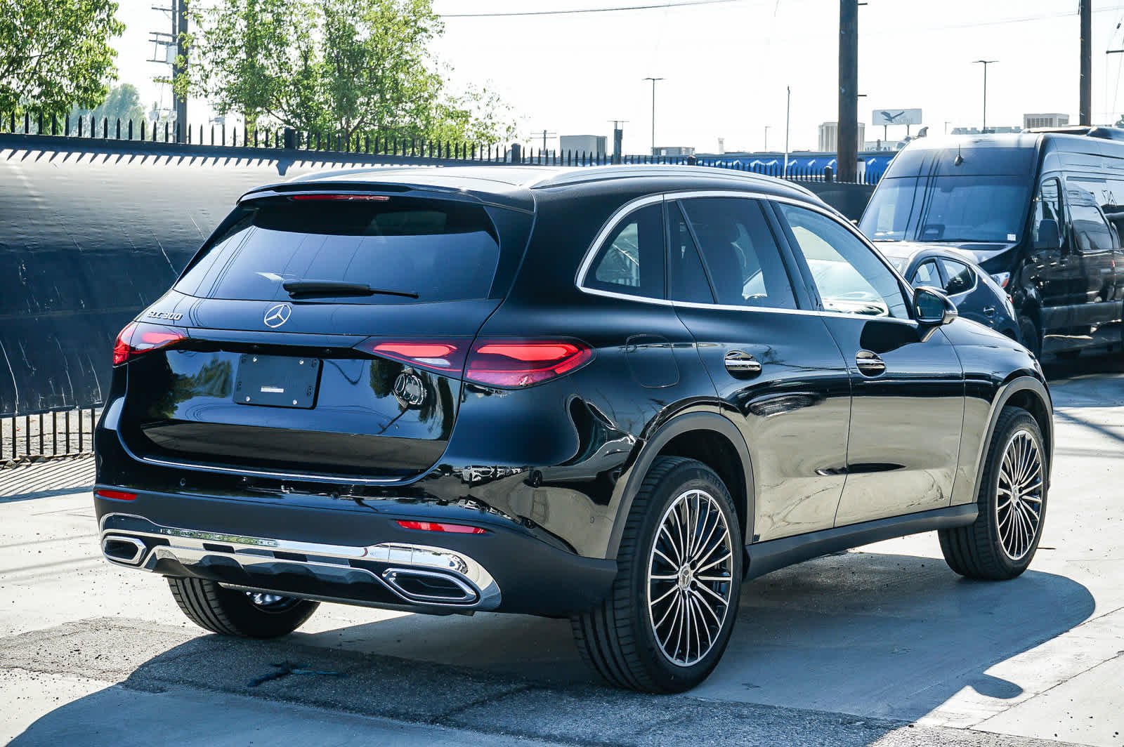 New 2027 Black Mercedes-Benz GLC 300 image 4