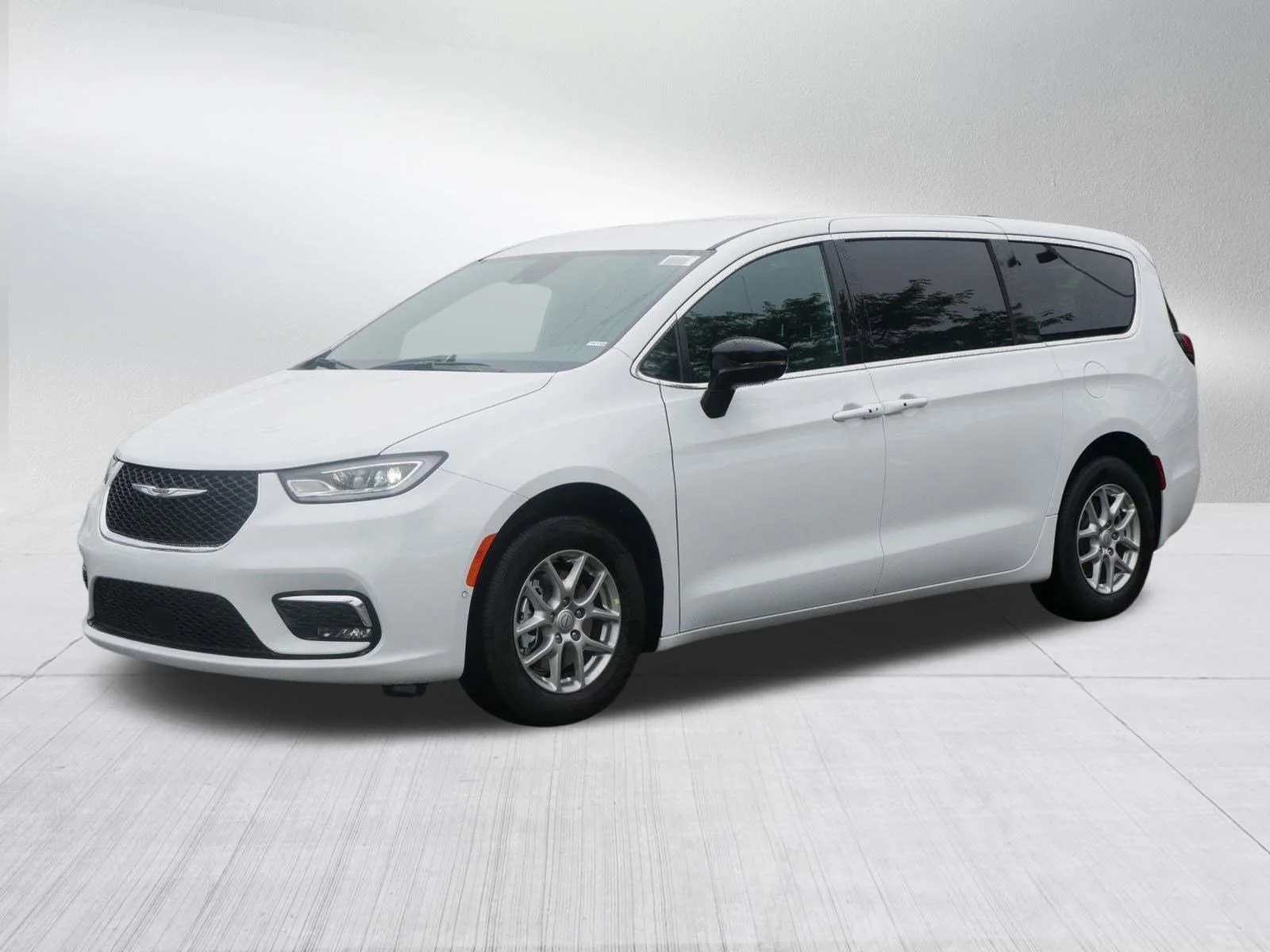 New 2026 Bright White Clear-Coat Exterior Paint Chrysler Select image 3