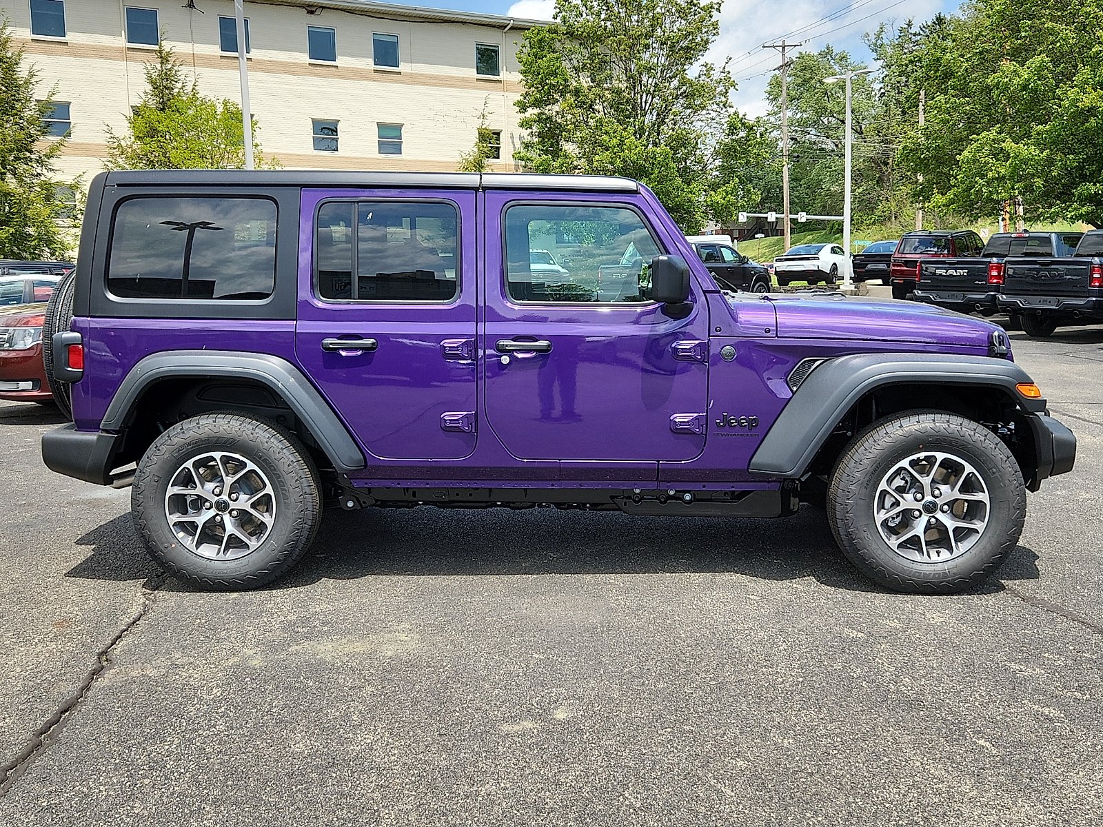 New 2026 Reign Exterior Paint Jeep Sport S image 7