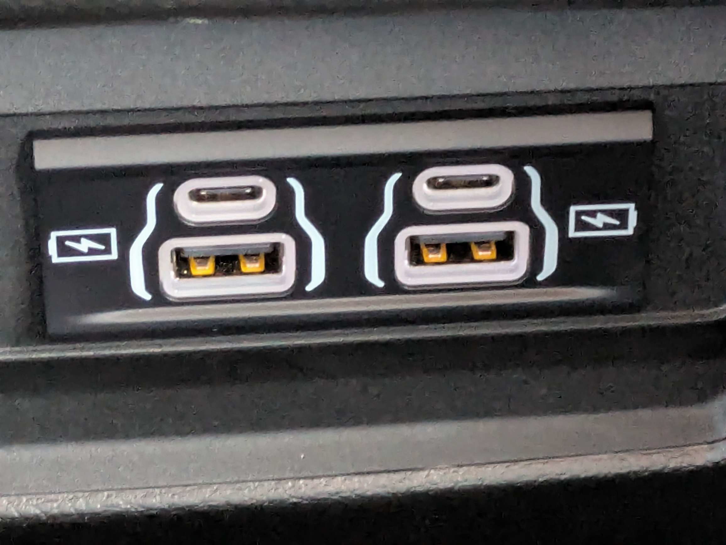 Used 2025 Silver Zynith Jeep Altitude image 22