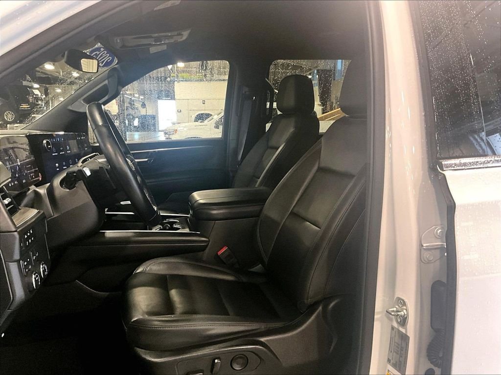Used 2025 White Chevrolet LT image 10