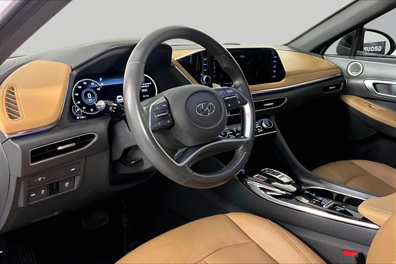 Used 2021 Quartz White Hyundai Limited image 16