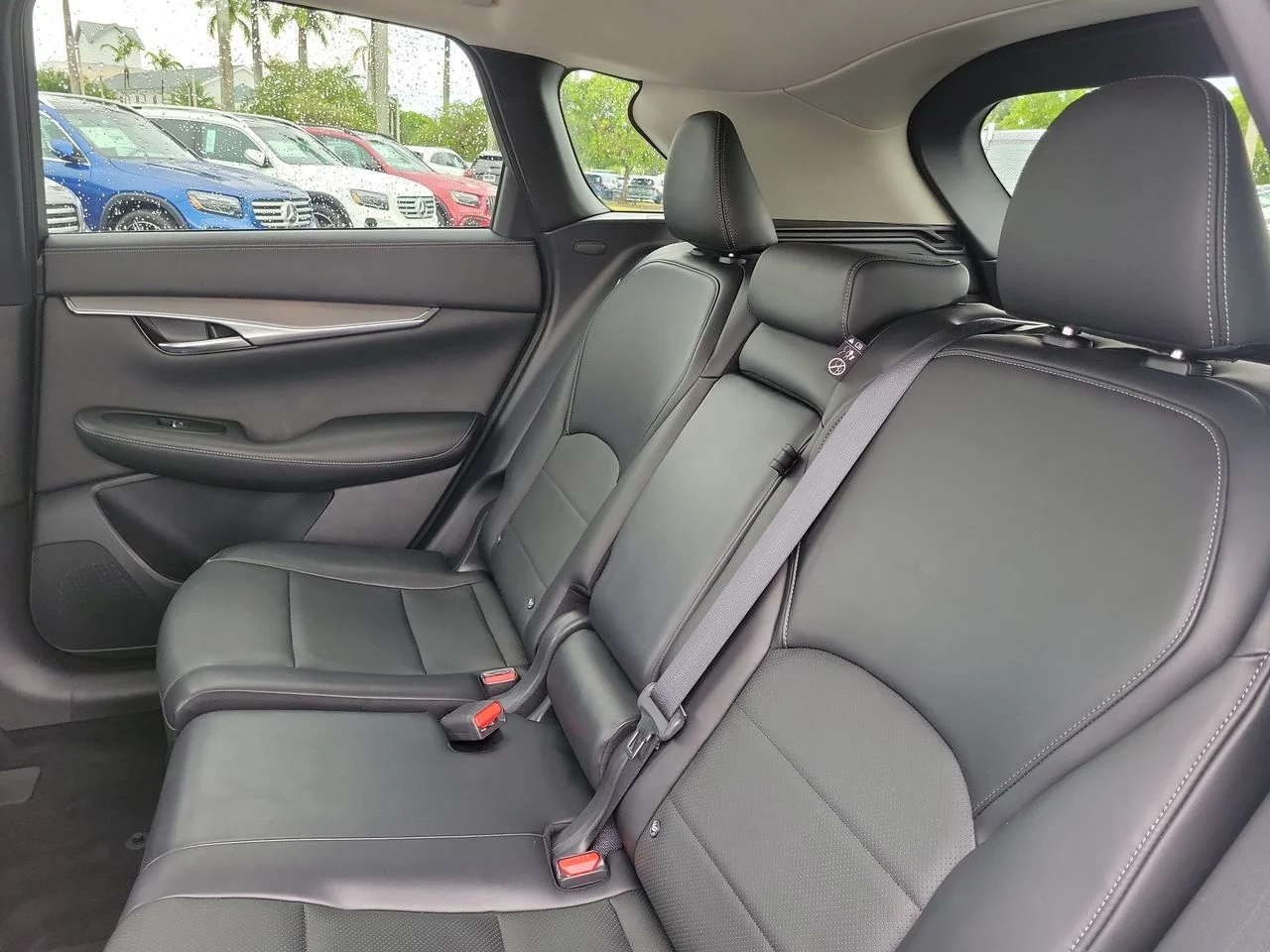 Used 2023 White INFINITI LUXE image 14